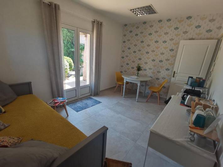 Gîte pour 3 personnes, avec vue ainsi que jardin et piscine à Castelnau-de-Guers - 4