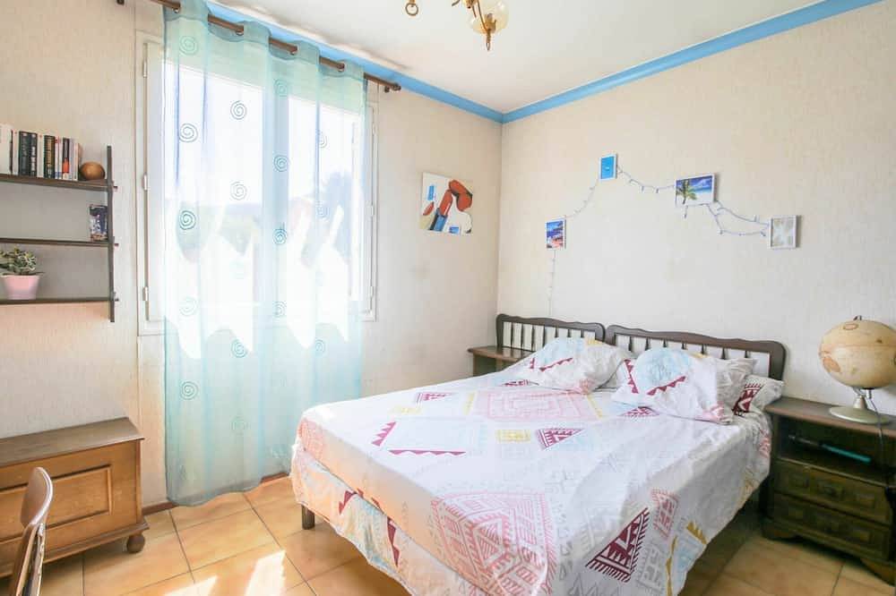Stunning private villa with A/C, private pool, Wifi, Tv, terrace, pets allowed and parking in Solliès-Pont, Toulon region