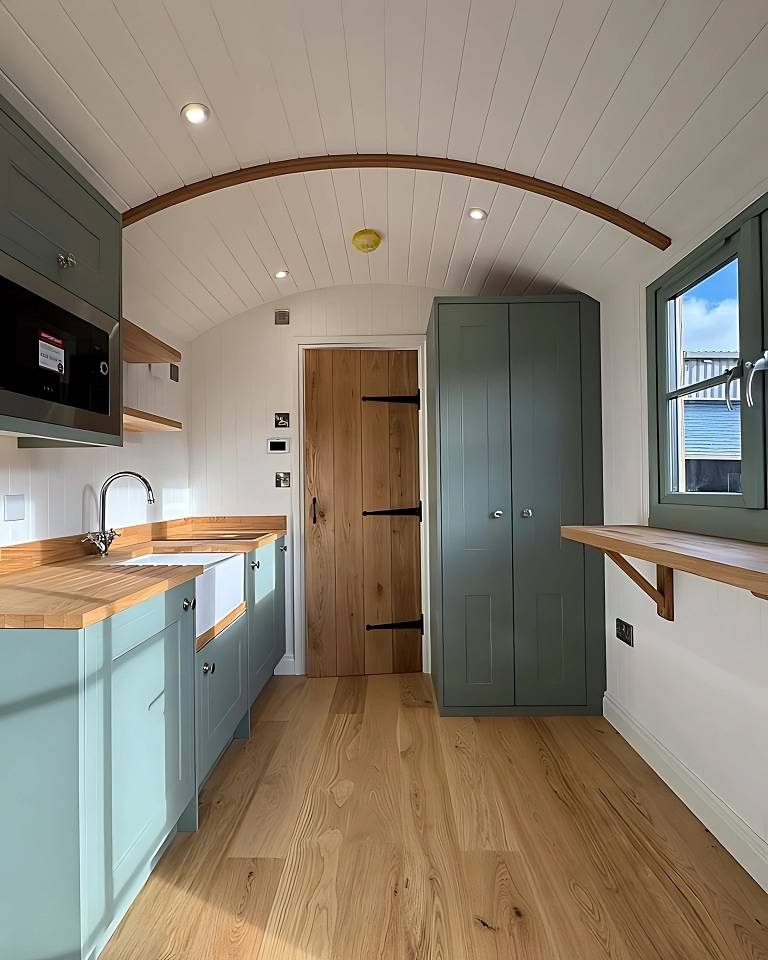 Luxury Shepherds Hut near Glamorgan Coast in Vale of Glamorgan region