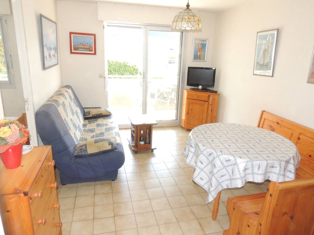 Entire apartment, Royan: T2 apartment near beach with parking in Royan, Côte de Beauté