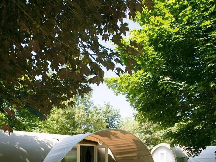 Camping pour 4 personnes, avec piscine et bassin pour enfant, animaux acceptés dans Massif central - 2