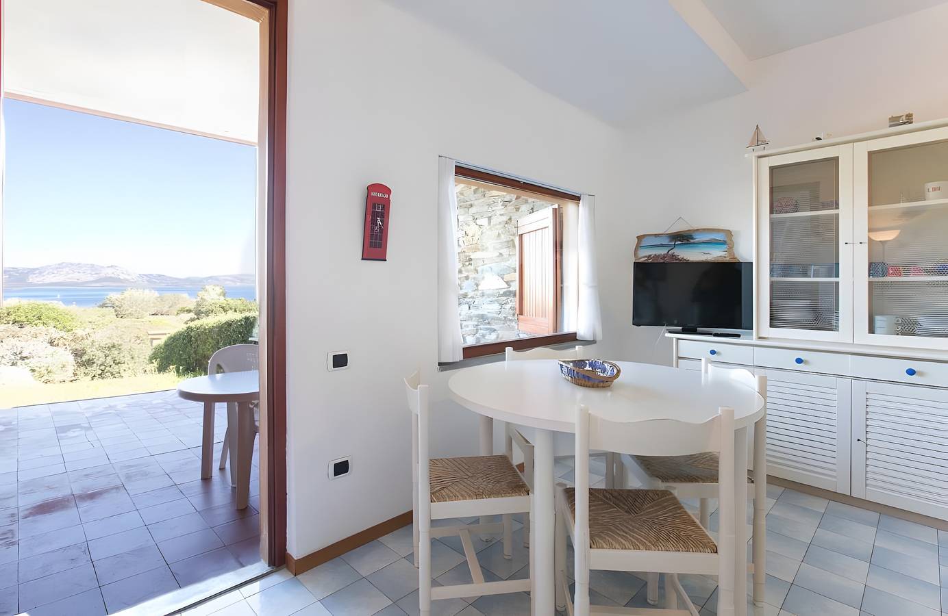 Casa Vacanze 'I Lentischi C13' con vista mare, terrazza privata e aria condizionata in Stintino, Nurra