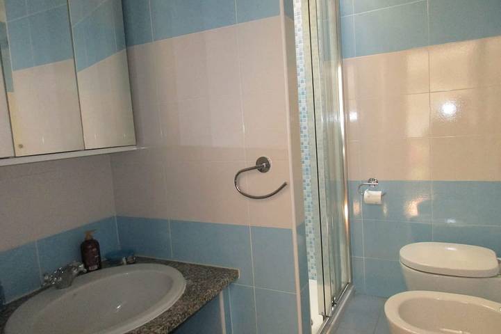 Appartamento intero, Appartamento 5 posti letto con terrazzo vista mare, distanza dalla spiaggia 50 m in Porto Maurizio, Imperia