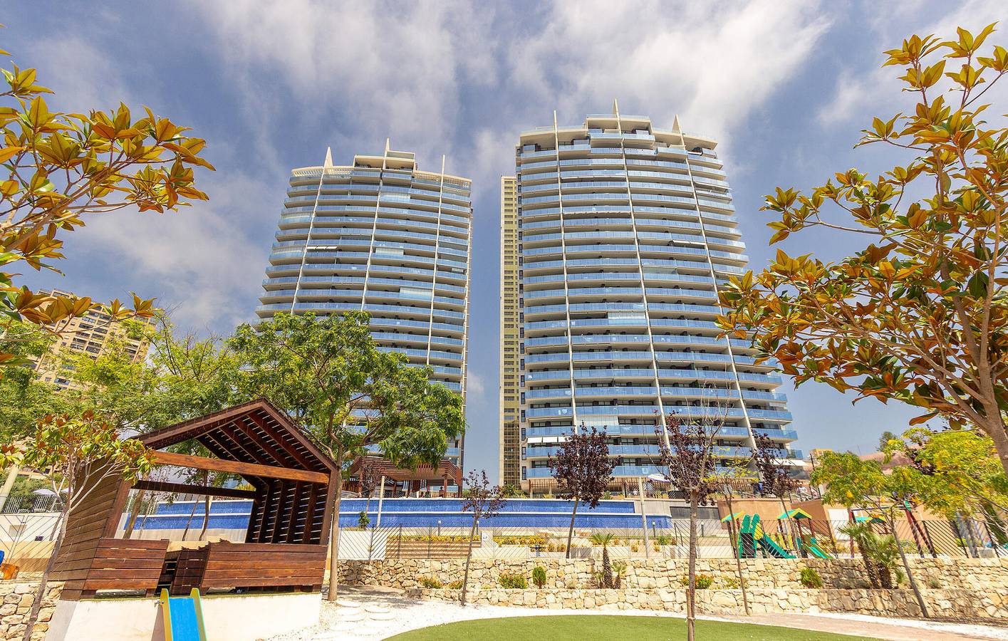 Apartamento de férias inteiro, Apartamento com vista para o mar, com piscina e estacionamento, a 300 metros da Playa de Poniente in Benidorm, Costa Blanca