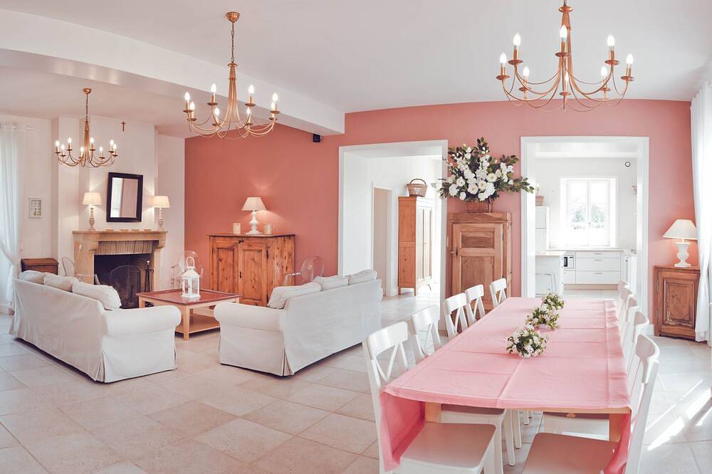 Le Four à Pain, 10 p., at the beautiful “Domaine de Vincenti” in Divajeu, Die region