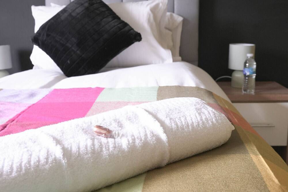 Caledonia Luxe Stays Short Lets Agency Bathgate in Livingston, West Lothian