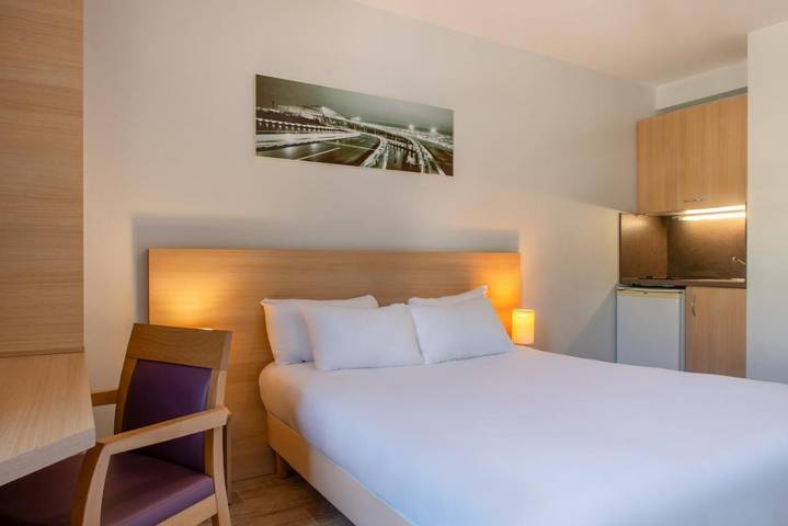 Hôtel pour 4 personnes, avec vue, animaux acceptés à Saint-Priest - 2