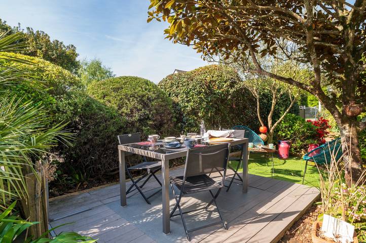 Voyage B&B with Shared Terrace, Communal Garden & Wi-Fi in Baden, Côte des Mégalithes