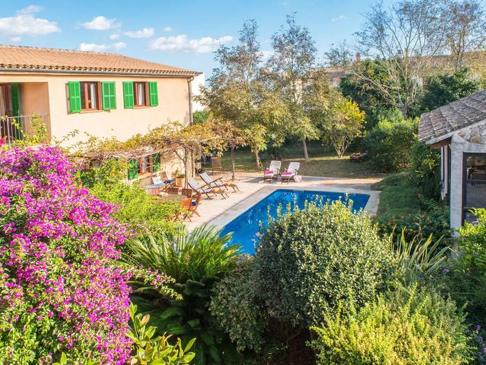 Casa de vacaciones para 12 personas, con piscina además de balcón y jardín - 1