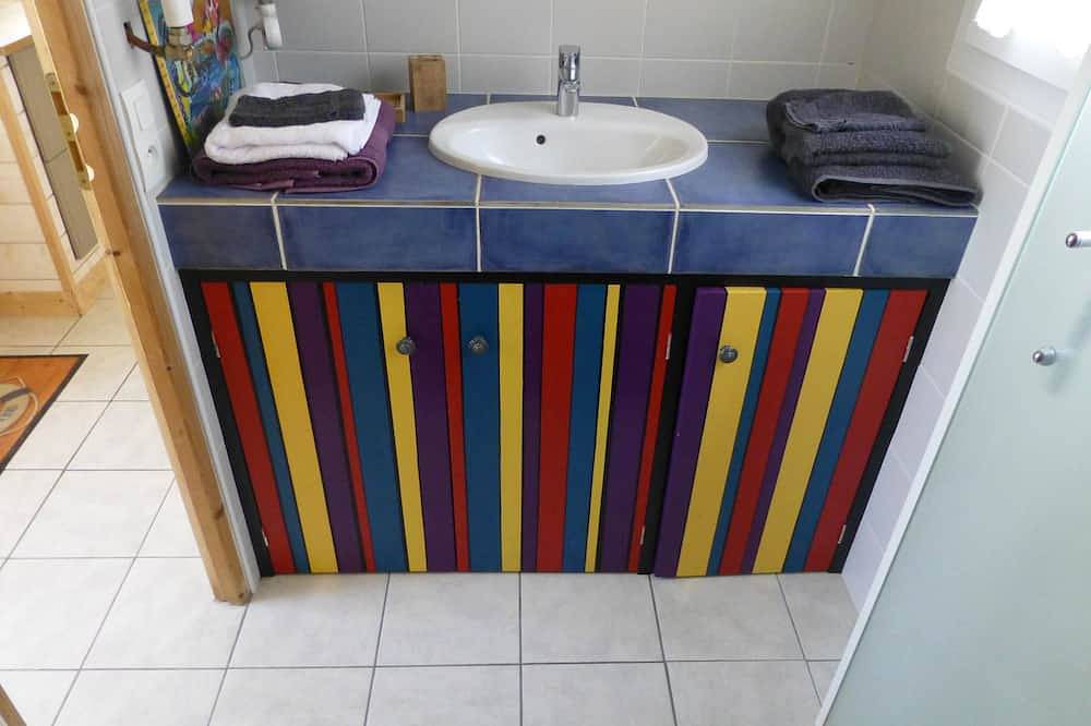 Appartement entier, Maisonnette de charme confortable-Wifi gratuit in Le Bois-Plage-en-Ré, Île de Ré