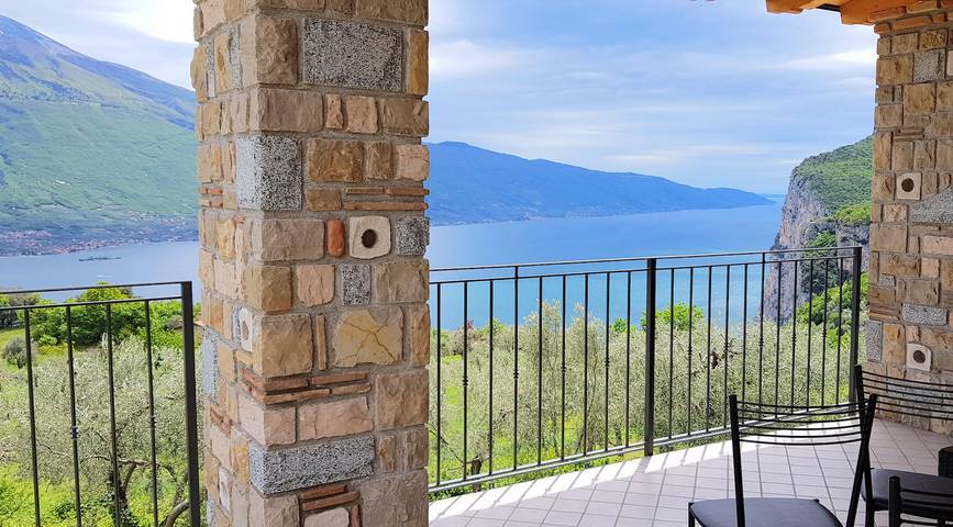 Ferienwohnung für 5 Personen, mit Terrasse und Garten sowie Seeblick in Tremosine