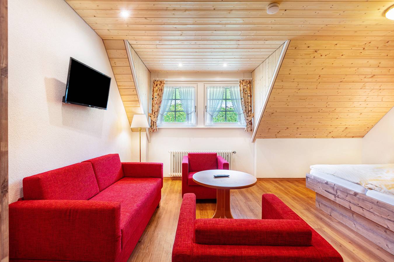 Ganze Wohnung, Ferienwohnung 'Feldberg' mit französischem Balkon und Wi-Fi in Suedlicher Schwarzwald, Todtnau