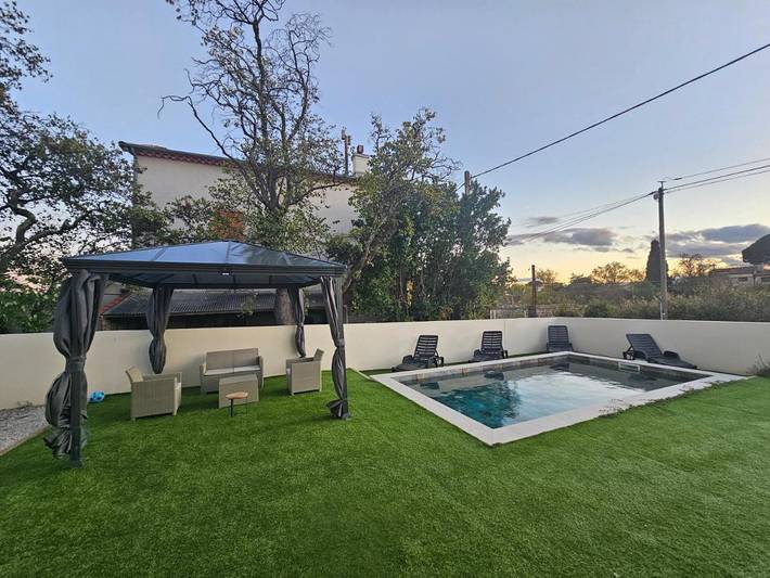 Location de vacances pour 8 personnes, avec vue ainsi que jardin et piscine à Magalas - 2