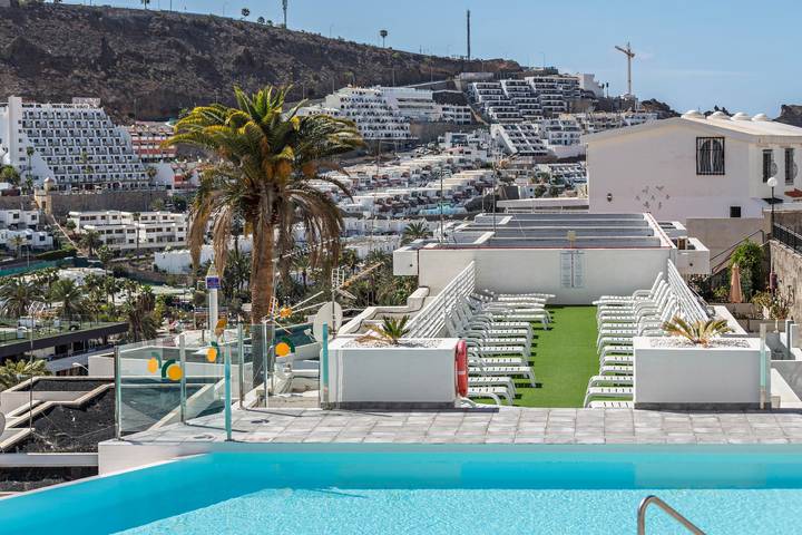 Apartamento entero, "Apartamento Cumana 2 - pool view" con vistas a la montaña, terraza, piscina compartida y Wi-Fi in Puerto Rico (Gran Canaria), Mogán