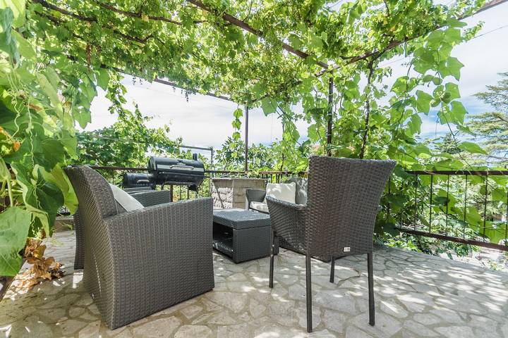 Ferienwohnung für 4 Personen, mit Terrasse und Garten in Dramalj - 2