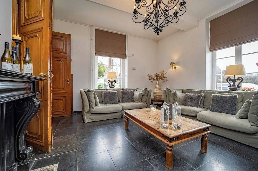 Relaxing Getaway Close to Bonnefantenmuseum | Free Breakfast & Parking in Valkenburg, Limburg