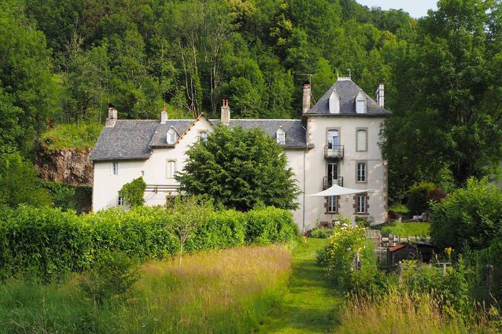 Maison d’hôte pour 10 personnes, avec sauna et vue ainsi que piscine et jardin, animaux acceptés dans le Cantal - 2