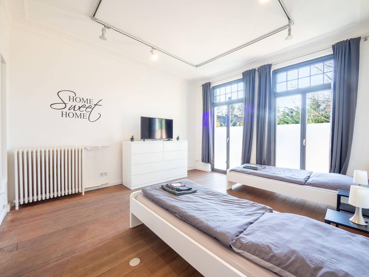 Ganze Ferienwohnung, Monteurwohnung in Villa - 8 Betten, Wlan, Tv, Einbauküche – Ahrensburg Zentrum, Nähe Hamburg - Agrp1201 in Ahrensburg, Kreis Stormarn