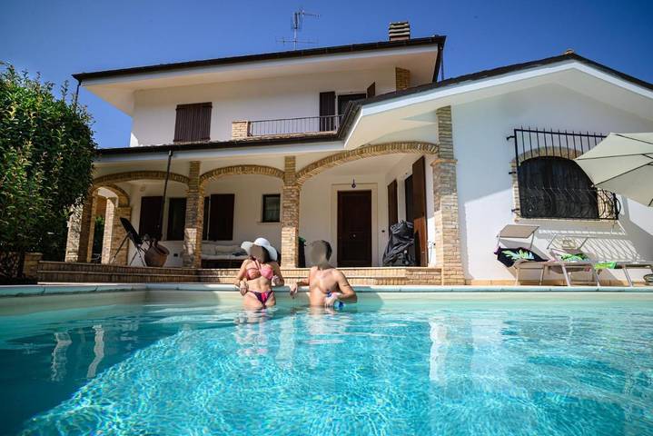 Ferienwohnung für 3 Personen, mit Balkon und Pool sowie Ausblick - 1