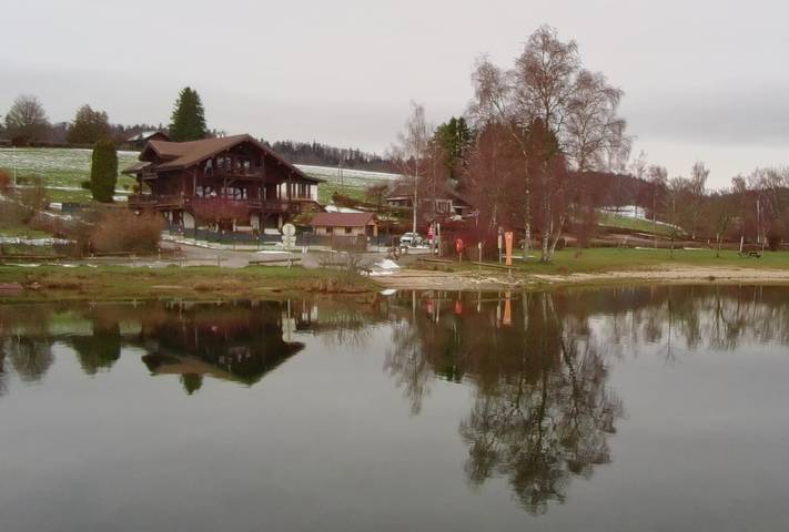 Gîte pour 4 personnes, avec jardin et terrasse dans le Doubs