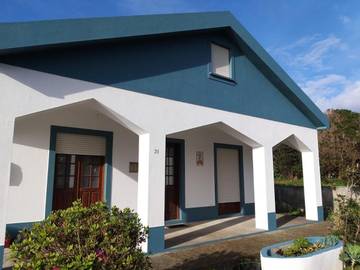 Location de vacances pour 4 personnes, avec jardin et vue à Lajes das Flores