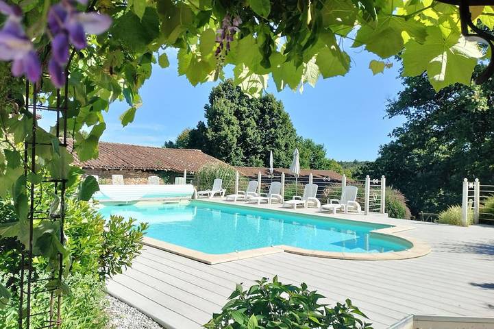 Location de vacances pour 12 personnes à Saint-Bazile