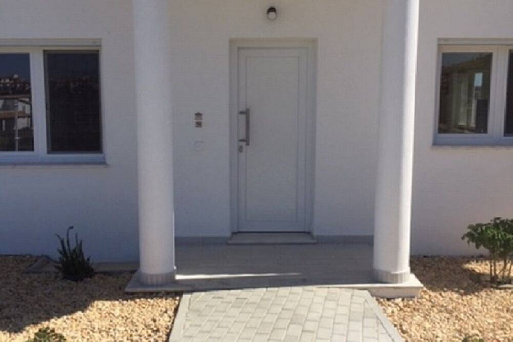 Your dream home with a distant view in Urbanizacion Costa Esuri, Ayamonte