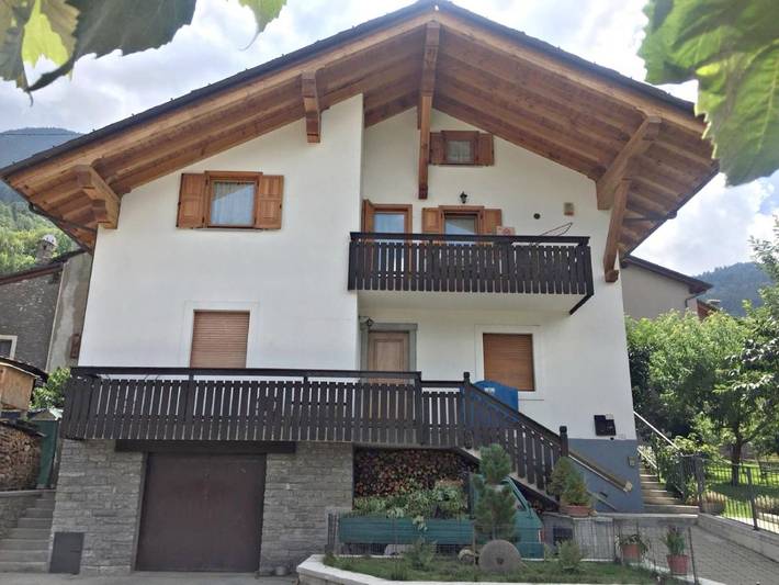 Gîte pour 4 personnes, avec jardin et vue dans Charvensod