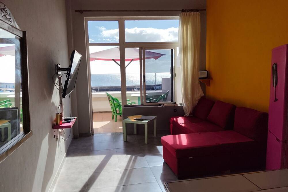 Casa 'Lindas Vistas' mit Meerblick, privater Terrasse und Wlan in Puerto del Carmen, Tías