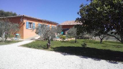 Location de vacances pour 4 personnes, avec jardin à Tavernes