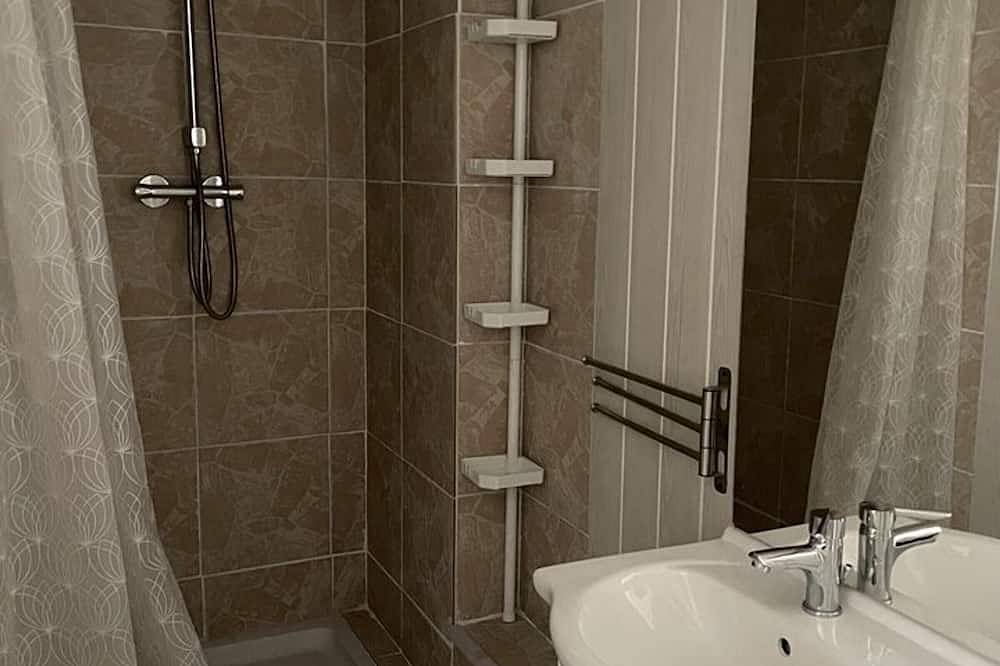 Appartement entier, Appartement 5 pers, accès privé au lac, piscine in Esparron-de-Verdon, Alpes-de-Haute-Provence