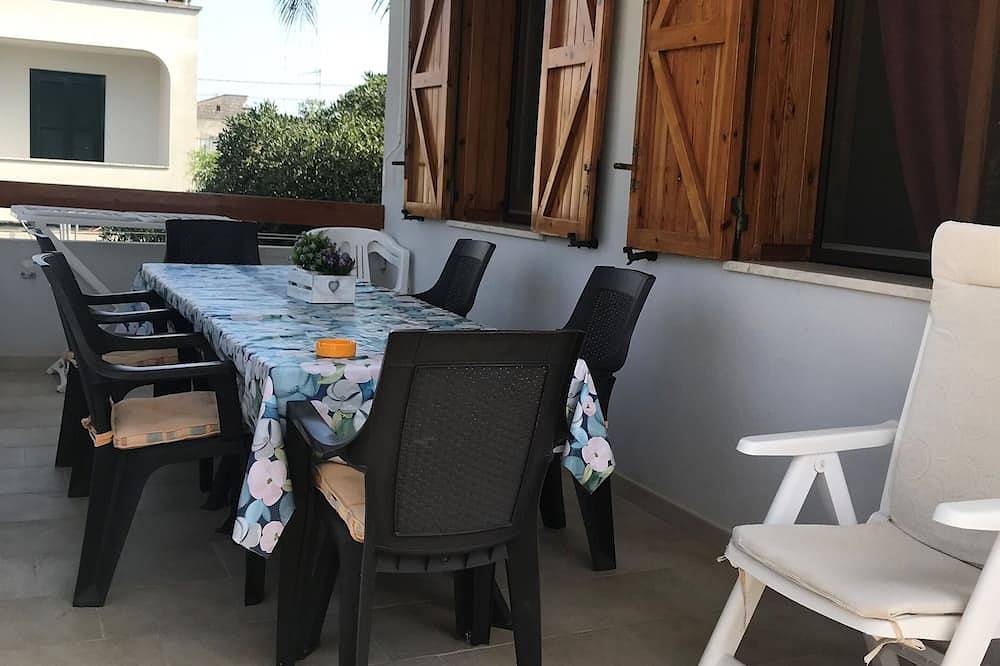 Bärenturm, Wi-Fi, Terrasse, Garten, Parkplatz, 150 m vom Strand entfernt in Torre Dell'orso, Lecce Provinz