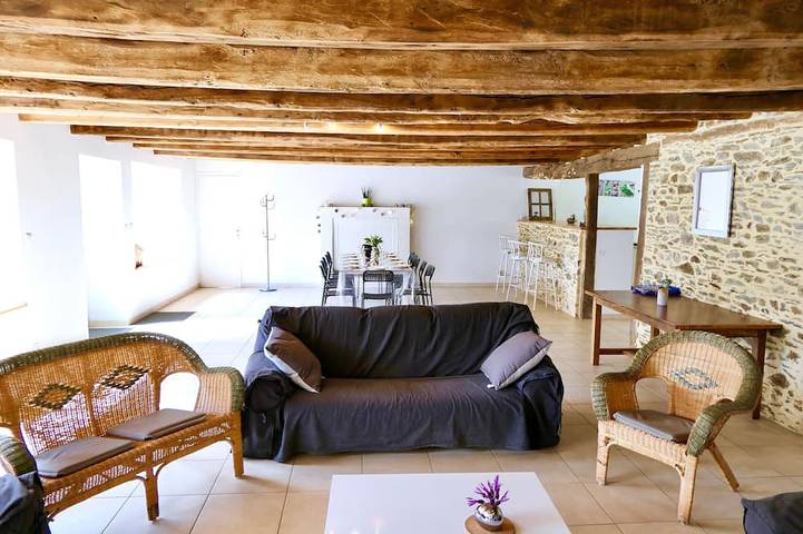 Gîte pour 12 personnes, avec jardin à Crédin