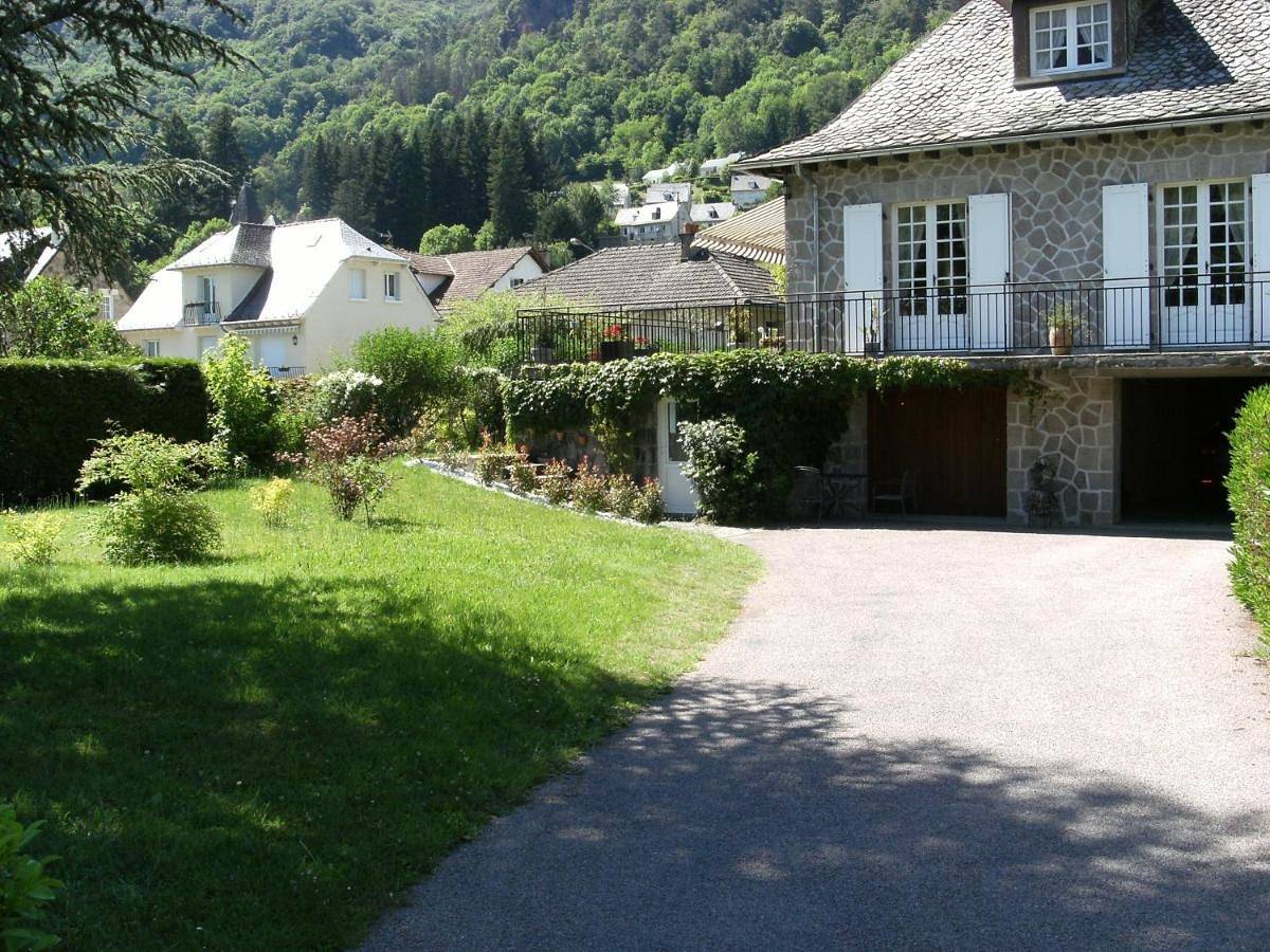 Appartement entier, Studio Apartment in Vic-sur-Cère, Région d'Aurillac