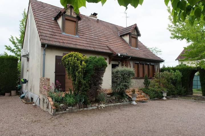 Location de vacances pour 6 personnes, avec Balcon ainsi que Terrasse et Jardin à Varennes-Vauzelles
