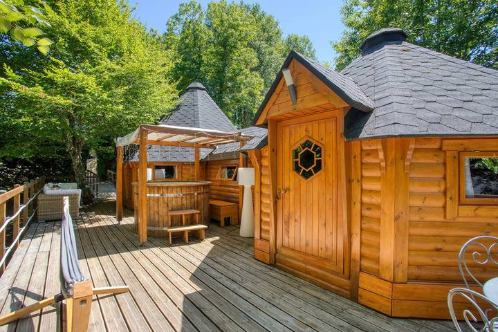 Location de vacances pour 4 personnes, avec jacuzzi et jardin à Saint-Cybranet