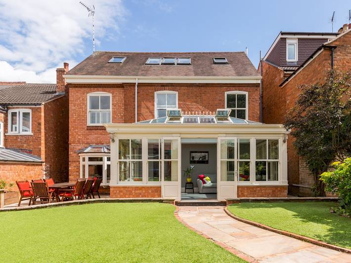 Glamping for 10 people, with garden in Warwickshire