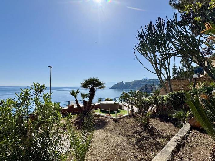 Ferienhaus für 10 Personen, mit Balkon und Whirlpool sowie Terrasse und Garten