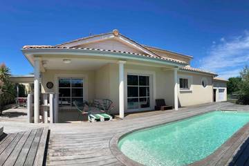 Cottage pour 6 personnes, avec piscine ainsi que jardin et terrasse à Léognan