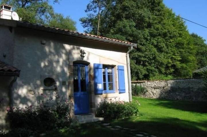 Gîte pour 4 personnes, avec jardin dans la Meuse
