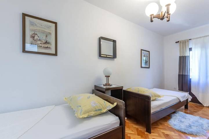 Perfekt gelegenes Ferienhaus mit privatem Pool in Stanici, Omis-Riviera