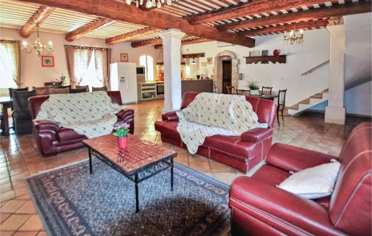 Apt de 210m2 avec AC, Parking, Piscine & WiFi - 2km de la ville in Apt, Parc naturel régional du Luberon