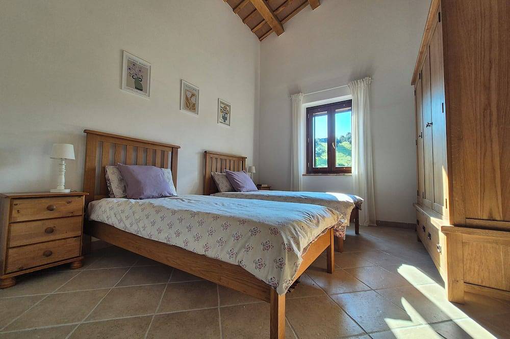 Entire apartment, *New 2025* Apartment perfect for those seeking Italian charm and tranquillity in Castiglione Messer Raimondo, Gran Sasso