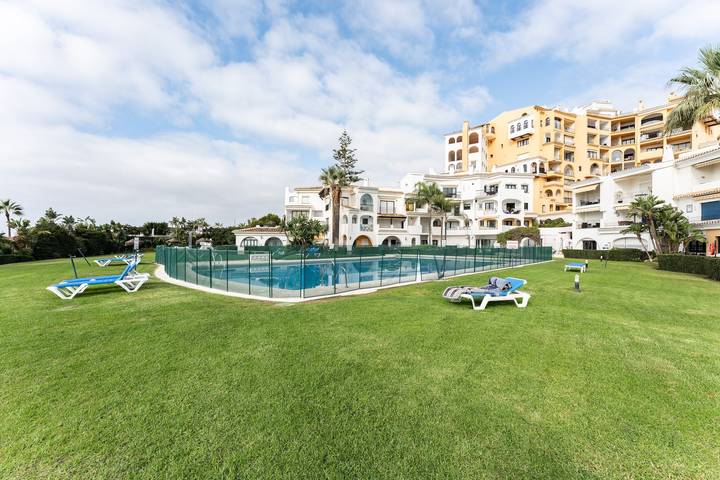 Entire apartment, Apartment 'Mi Patio, Port Of Cabopino' with Shared Pool, Wi-Fi and Air Conditioning in Playa Cabopino, Marbella