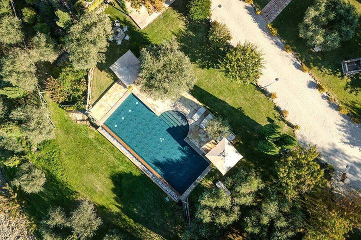 La Corte del Gusto - Der weiße Maulbeerbaum Apt. mit Pool und einer atemberaubenden Aussicht in Arcevia, Ancona Provinz