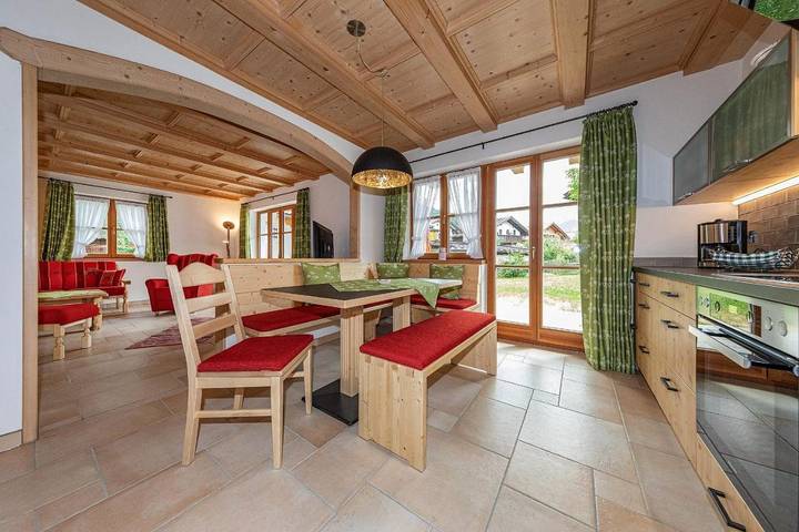 Ferienhaus für 6 Personen, mit Ausblick und Garten, kinderfreundlich im Mittenwald