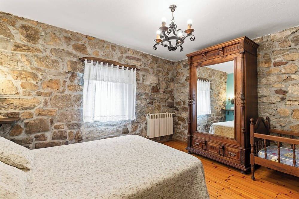 Entire apartment, Lorences Rural Apartments for 2 people in Somiedo, Cordillera Cantábrica