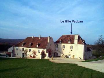 Gîte pour 5 personnes, avec terrasse ainsi que sauna et piscine à Asquins