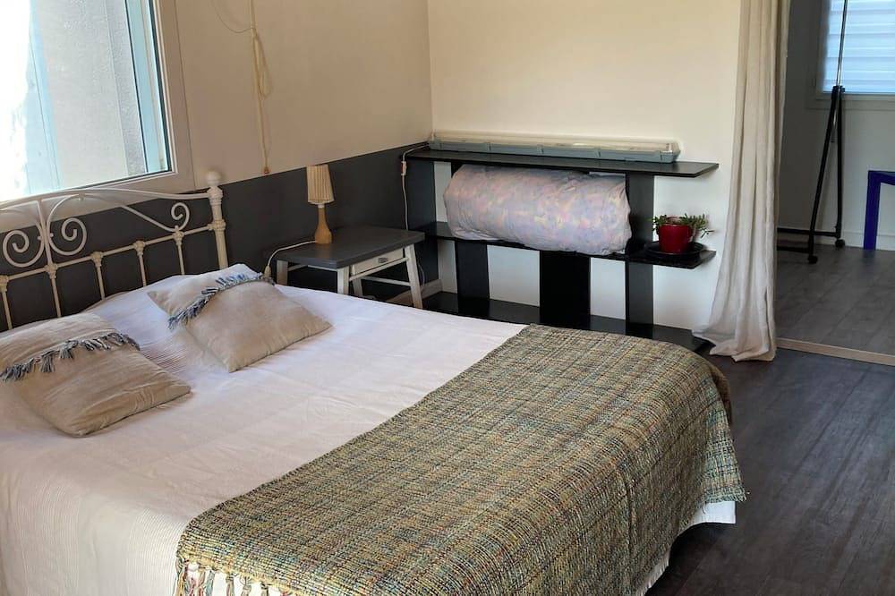 Chambre et Salle de bain in Gragnague, Toulouse et ses environs