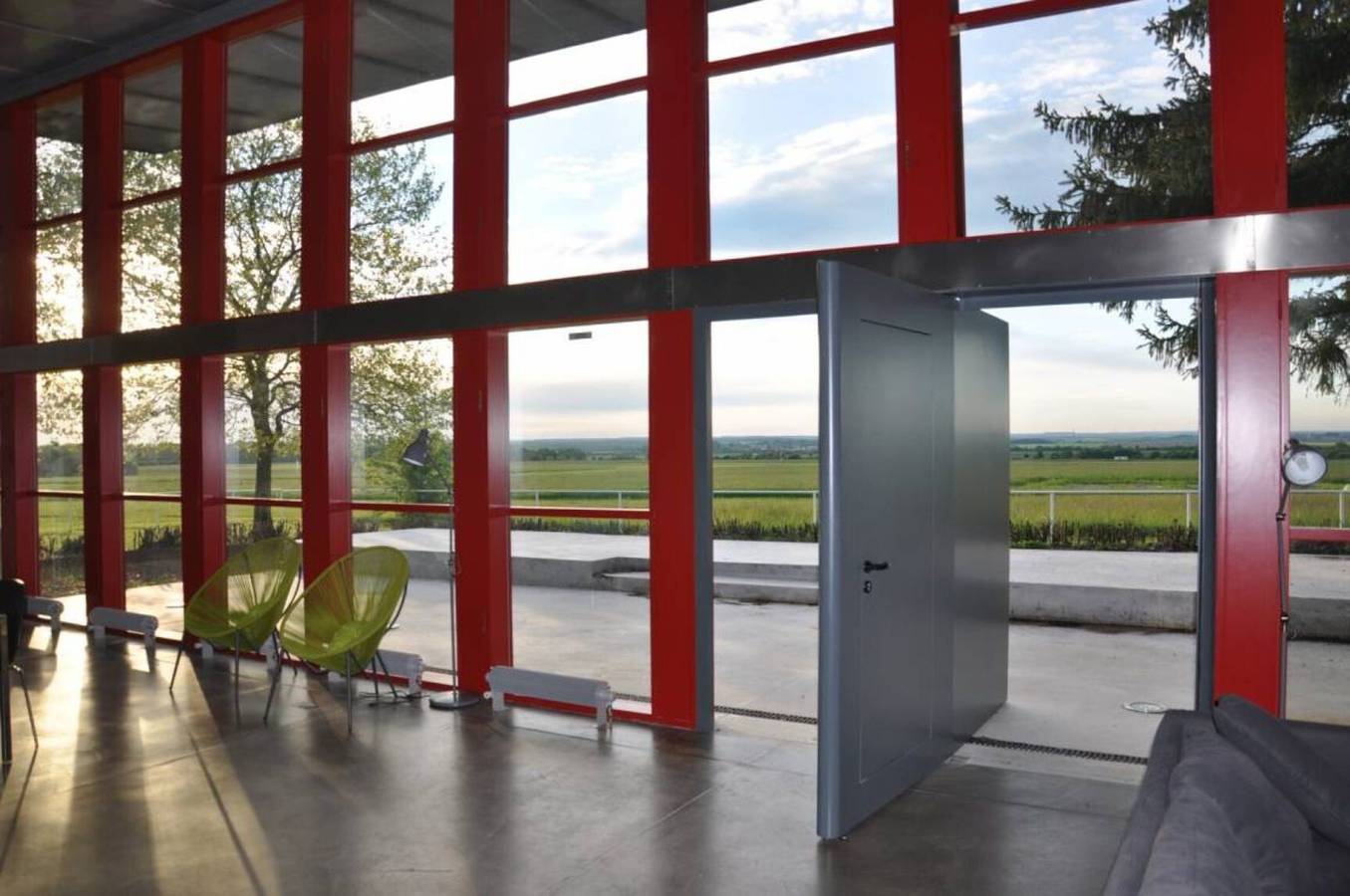 Villa "Maison Le Corbusier" avec vue sur les montagnes, terrasse privée et Wi-Fi in Doncourt-lès-Conflans, Meurthe-et-Moselle